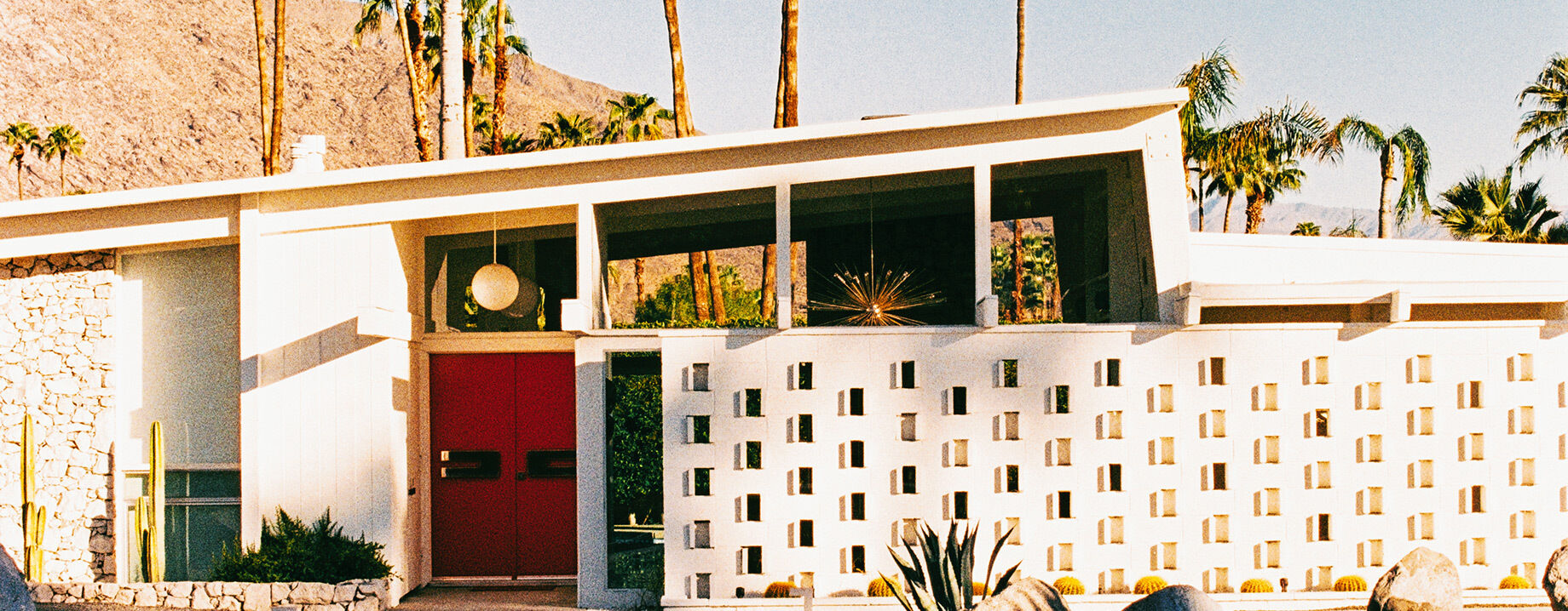 Embracing Mid-Century Modern Home Exterior Trends: A Timeless Blend of Retro and Contemporary