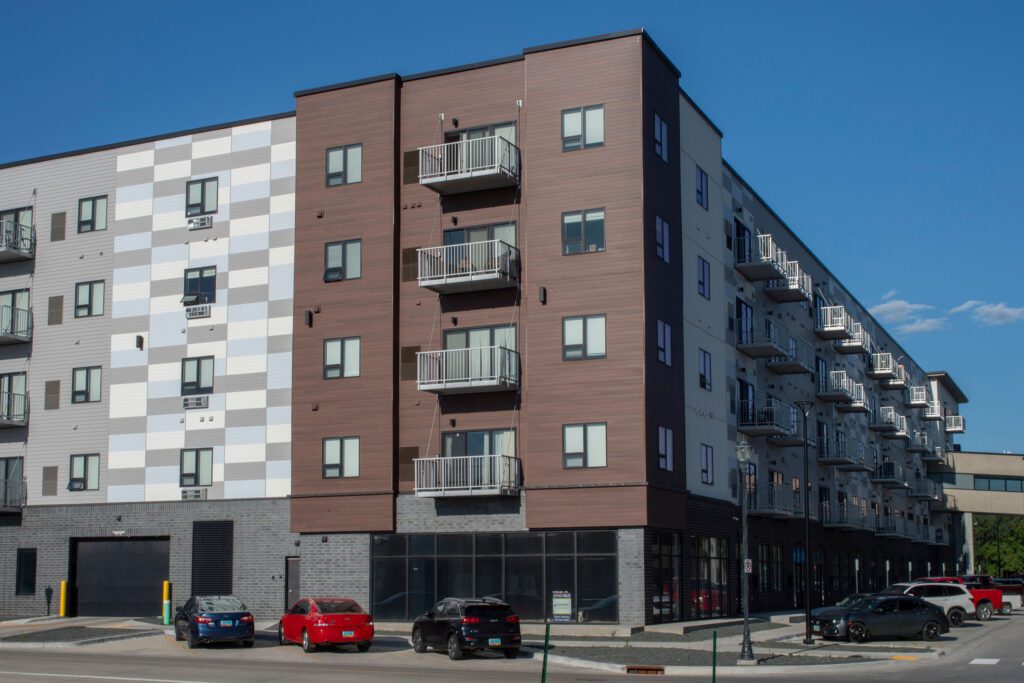 NorthernLts_Apt_7466