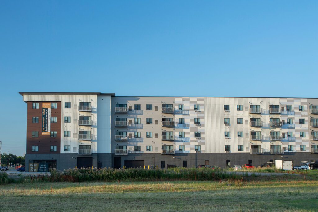 NorthernLts_Apt_7840